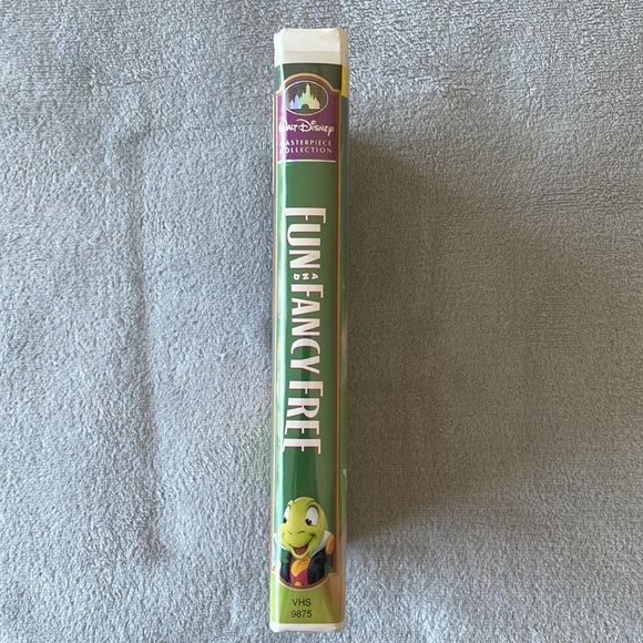 Walt Disney’s Fun and Fancy Free VHS Fully Restored Masterpiece Collection. - Picture 6 of 6